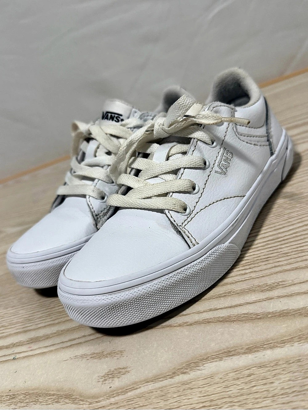Vans Sneakers White Leather Low Top Kids Youth Size US 1